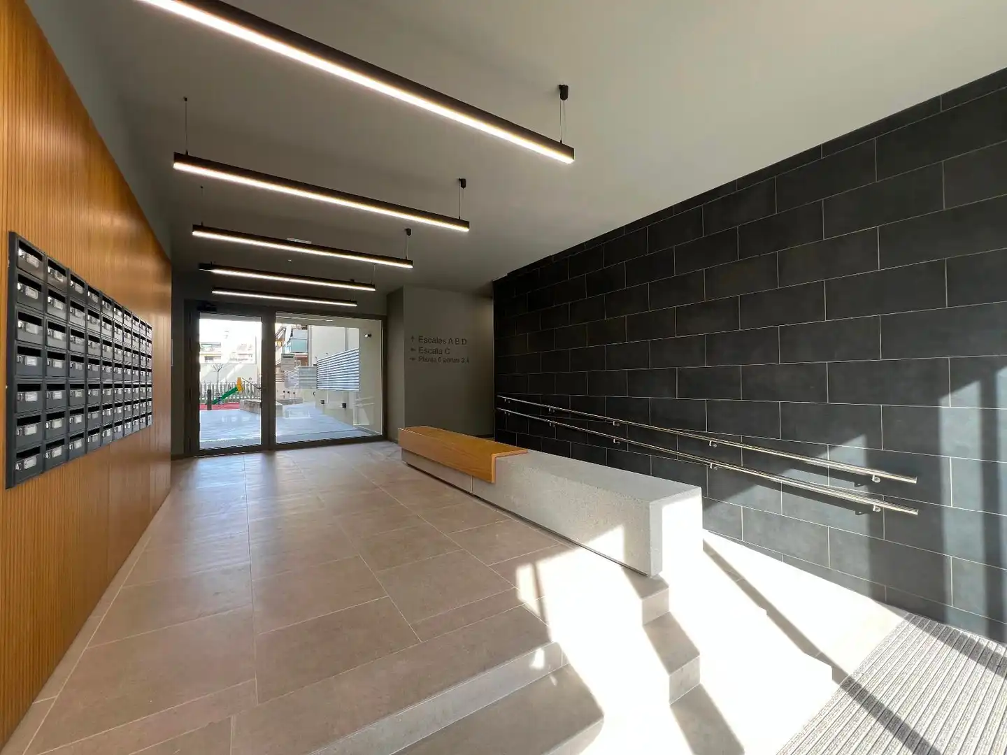 Attic for rent in Girona  with Air Conditioner, Terrace and Storage room