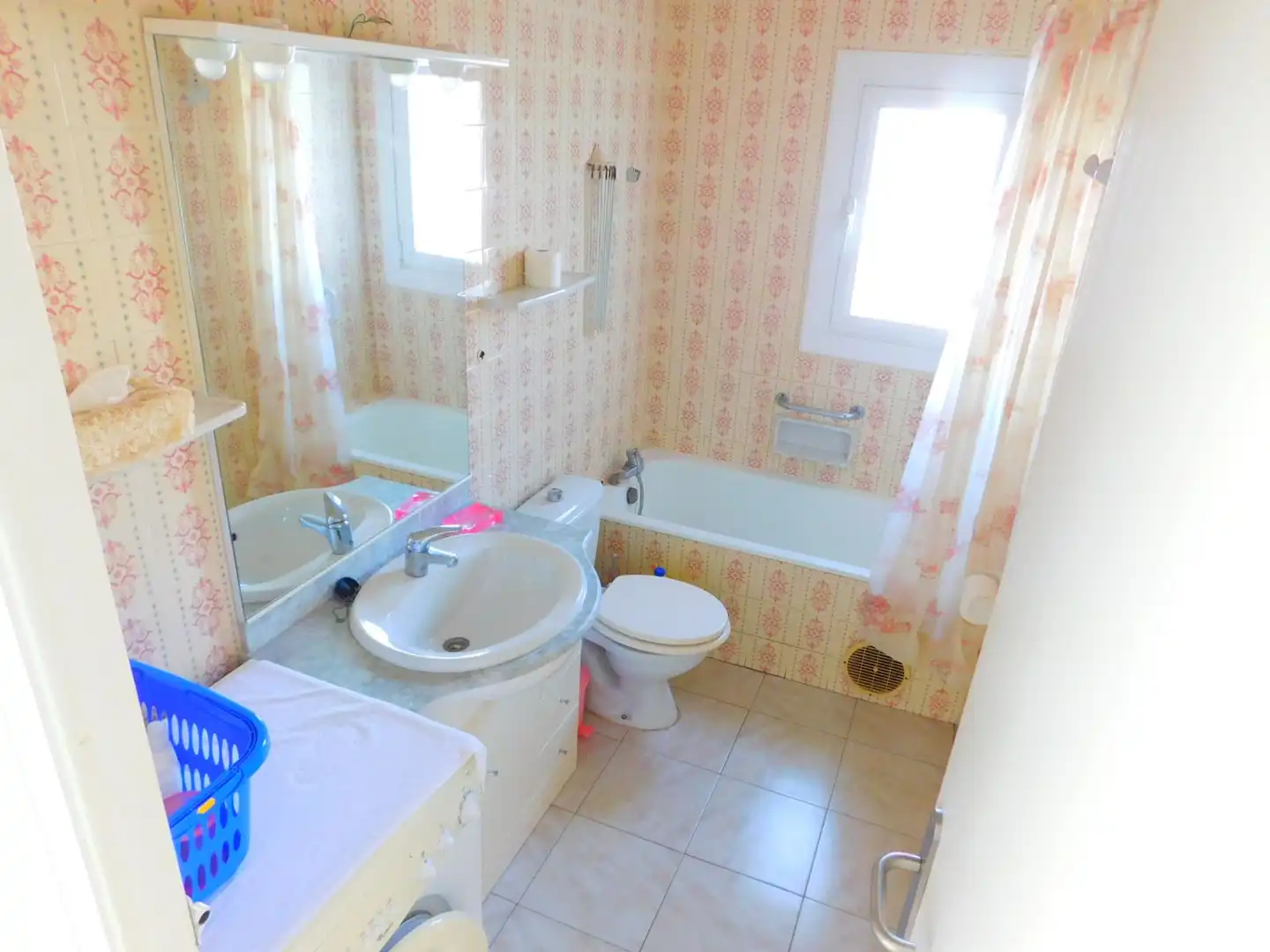 Baño de Apartamento en venta en Roses con Piscina comunitaria