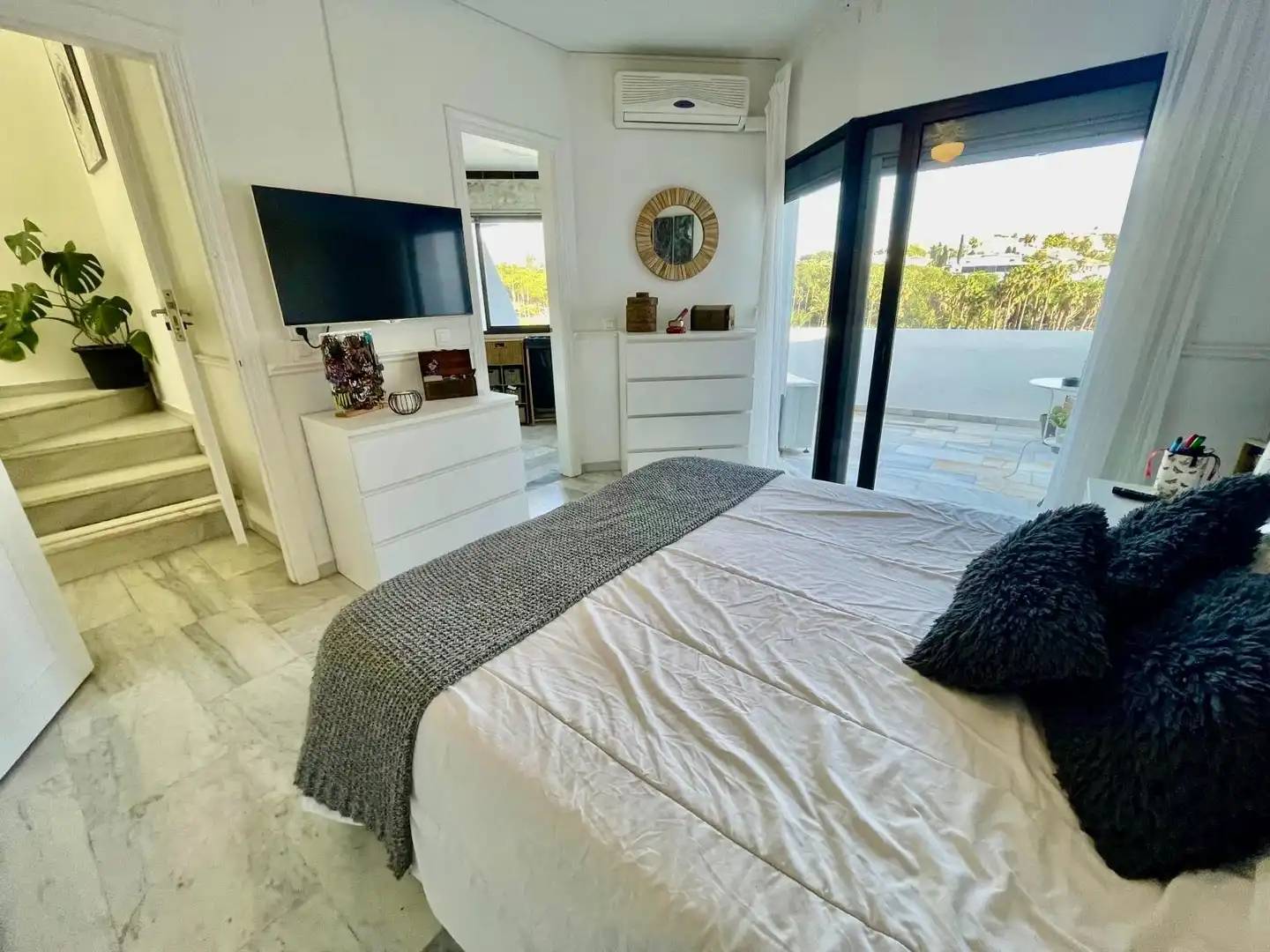 Dormitori de Casa adosada en venda en Benalmádena amb Aire condicionat, Jardí privat i Terrassa
