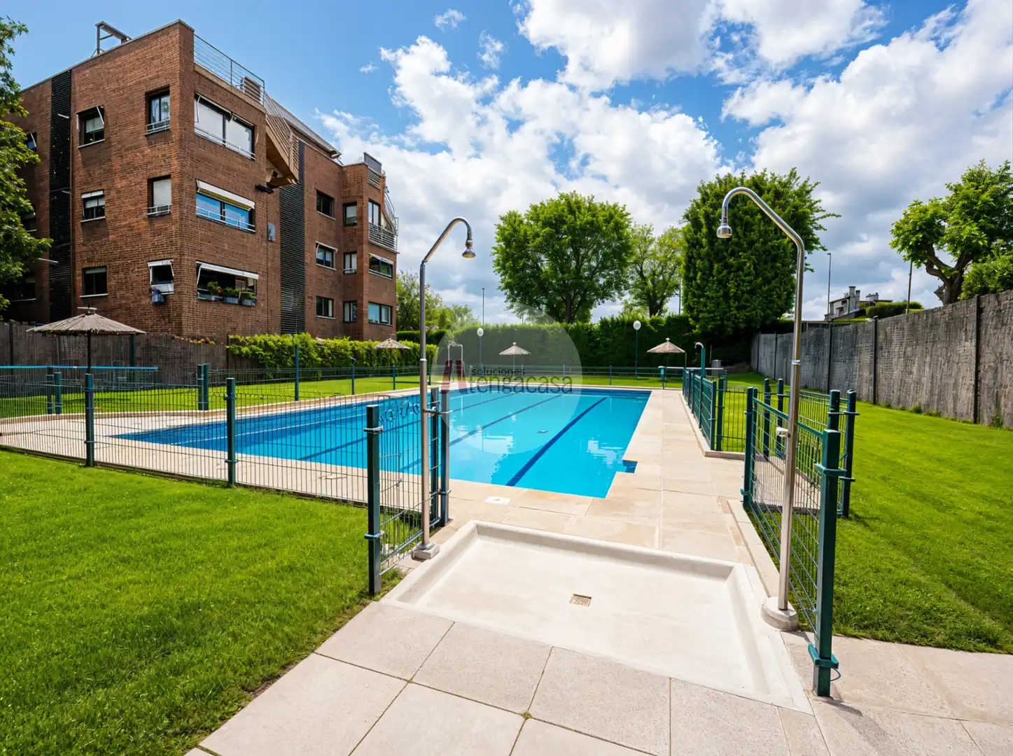 Swimming pool of Attic for rent in Pozuelo de Alarcón  with Air Conditioner, Heating and Parquet flooring