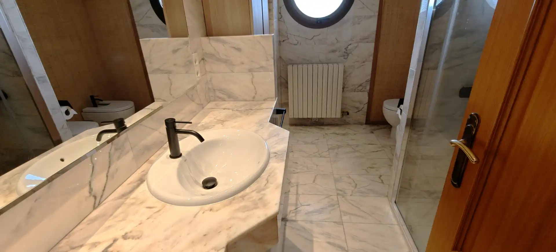 Bathroom of Attic for rent in Zaragoza  with Air Conditioner, Heating and Parquet flooring