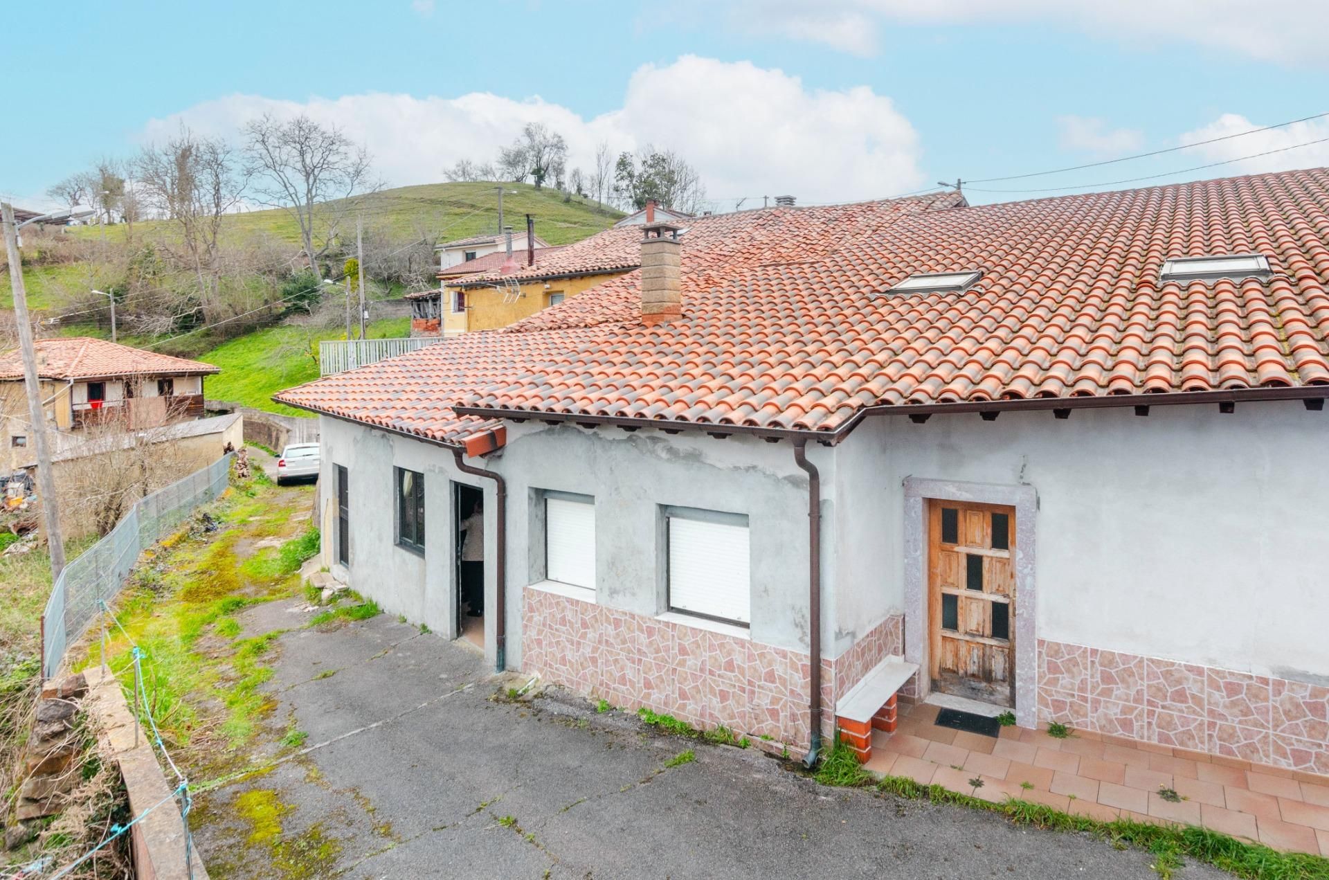 Vista exterior de Casa o xalet en venda en Bimenes amb Calefacció, Jardí privat i Traster