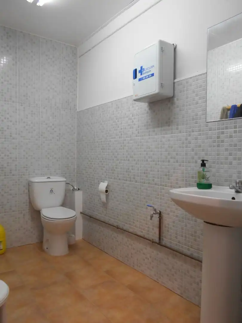 Badezimmer von Fabrikhallen zum Verkauf in Ciudad Real