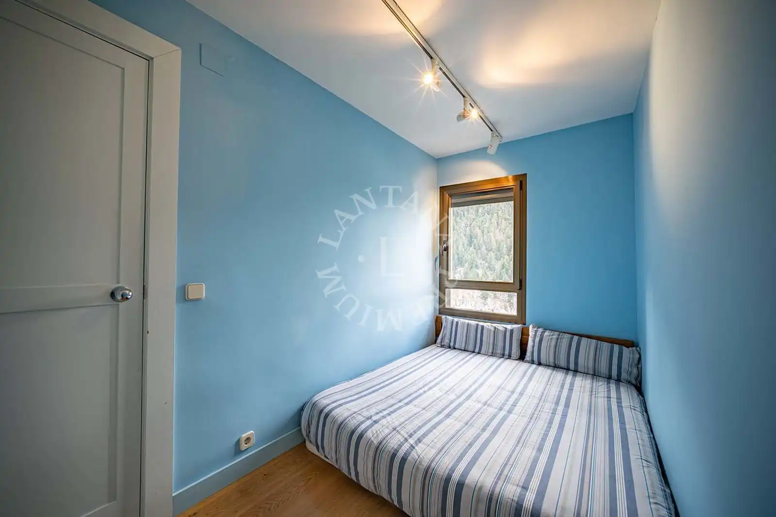 Bedroom of Flat for sale in Naut Aran  with Heating, Parquet flooring and Storage room