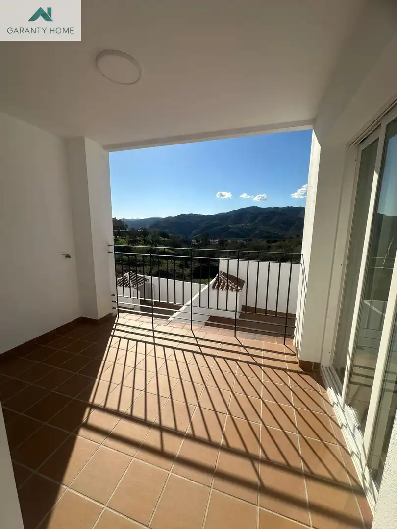Casa adosada de alquiler en Riogordo