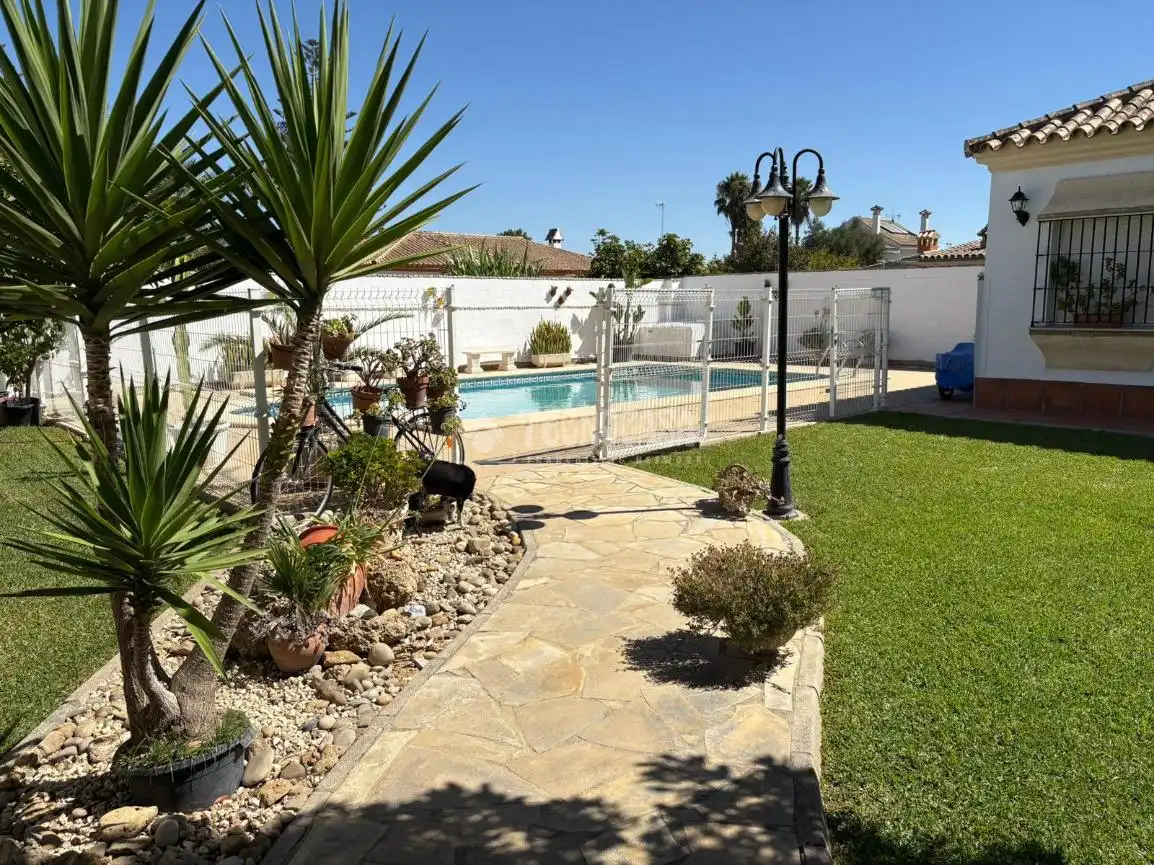 Piscina de Casa o chalet en venta en Chiclana de la Frontera con Aire acondicionado