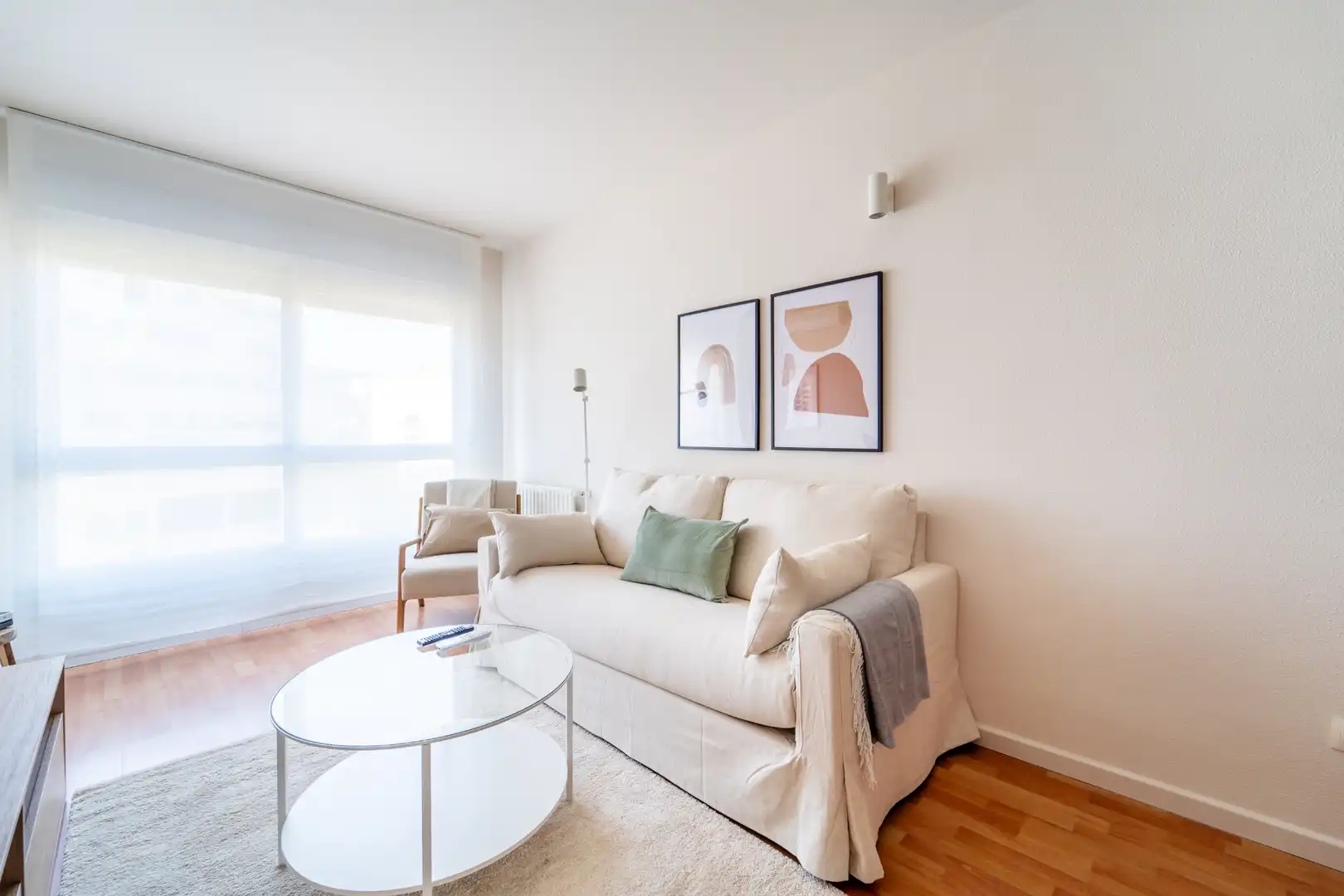 Living room of Flat for rent in Madrid  with Air Conditioner, Heating and Parquet flooring