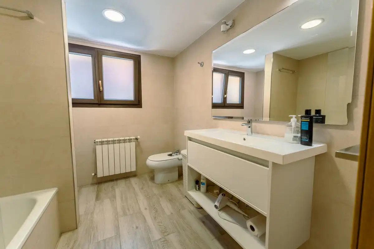 Bany de Casa o xalet en venda en Marbella amb Aire condicionat, Terrassa i Traster