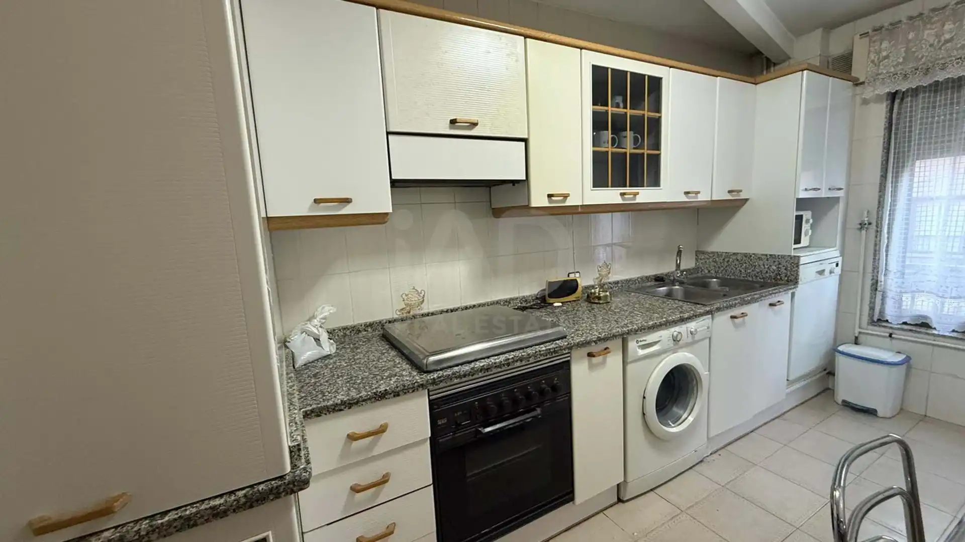 Cuina de Pis en venda en León Capital  amb Calefacció i Terrassa