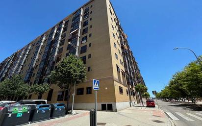 Vista exterior de Pis en venda en  Madrid Capital amb Parquet, Terrassa i Piscina