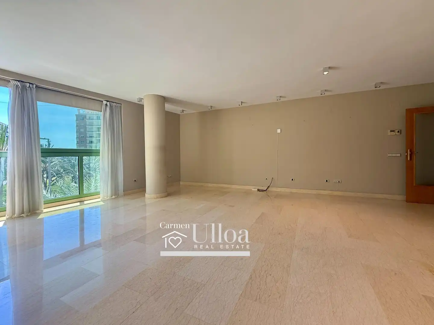 Piso con ascensor en venta en Plaza luceros de los