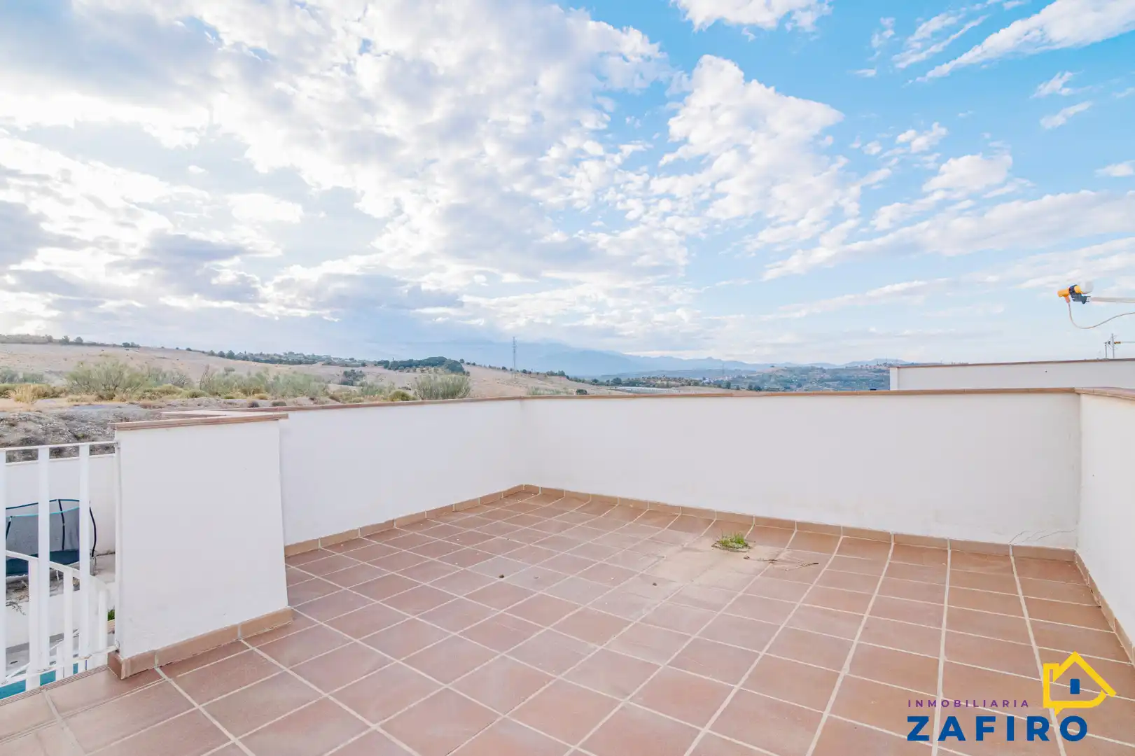 Casa aparellada amb terrassa en venda a Jun, imagen 23