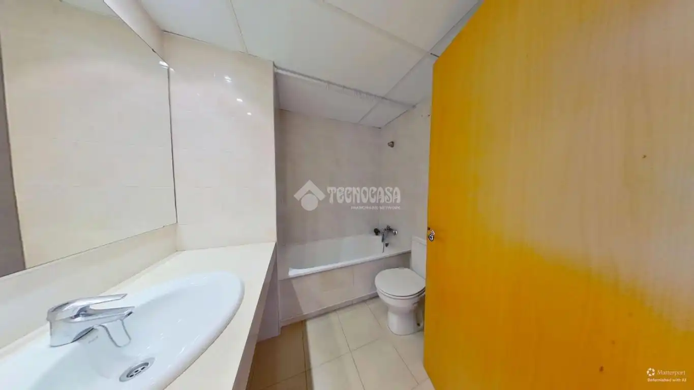 Baño de Piso en venta en Sabadell con Aire acondicionado, Calefacción y Balcón