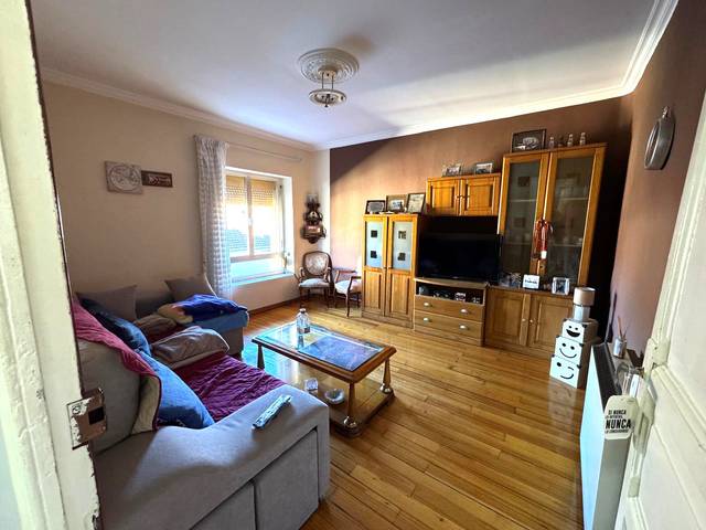 Piso en Venta en Calle Leopoldo Alas Clarín en La Villa - Bazuelo