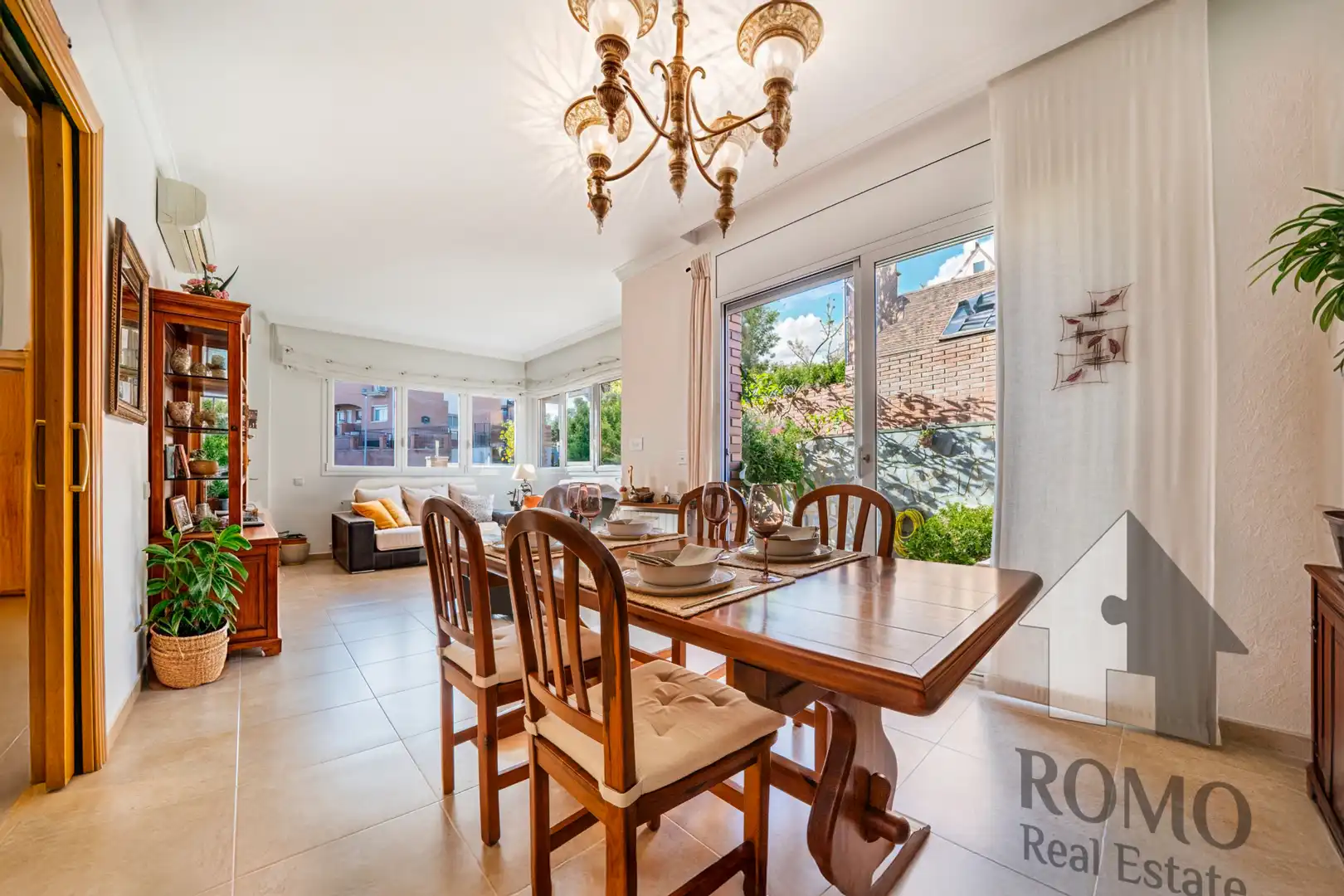 Comedor de Casa o chalet en venta en Santa Perpètua de Mogoda con Aire acondicionado, Calefacción y Terraza
