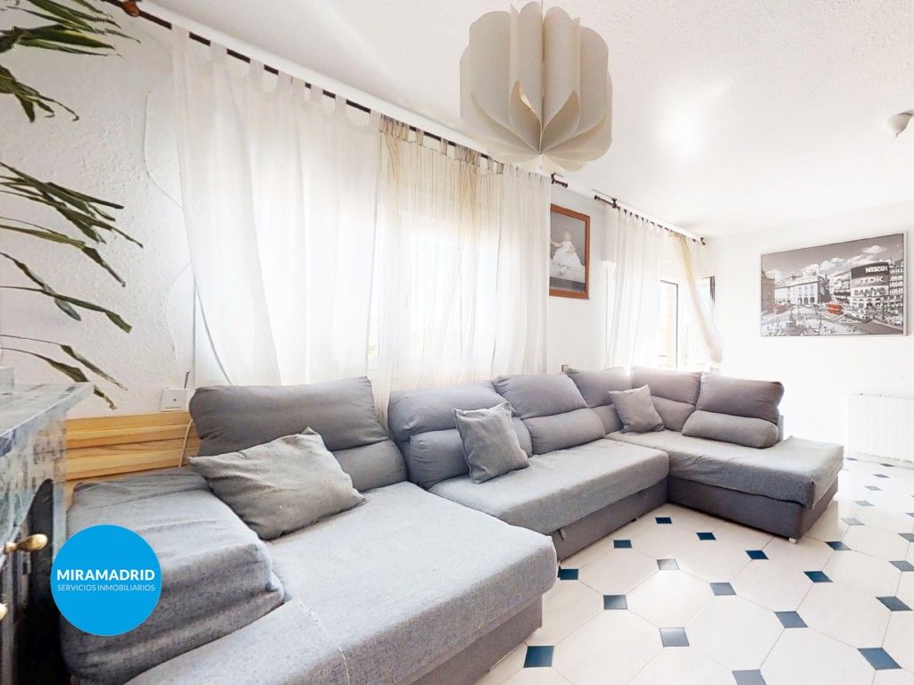 Sala de estar de Dúplex en venta en Paracuellos de Jarama con Aire acondicionado