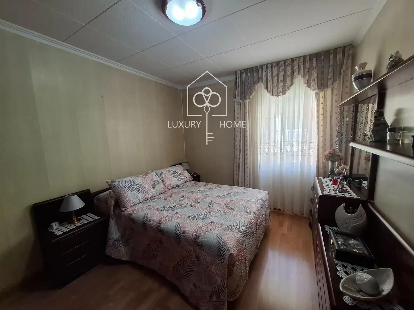 Habitación de Ático en venta en L'Hospitalet de Llobregat con Aire acondicionado, Calefacción y Parquet