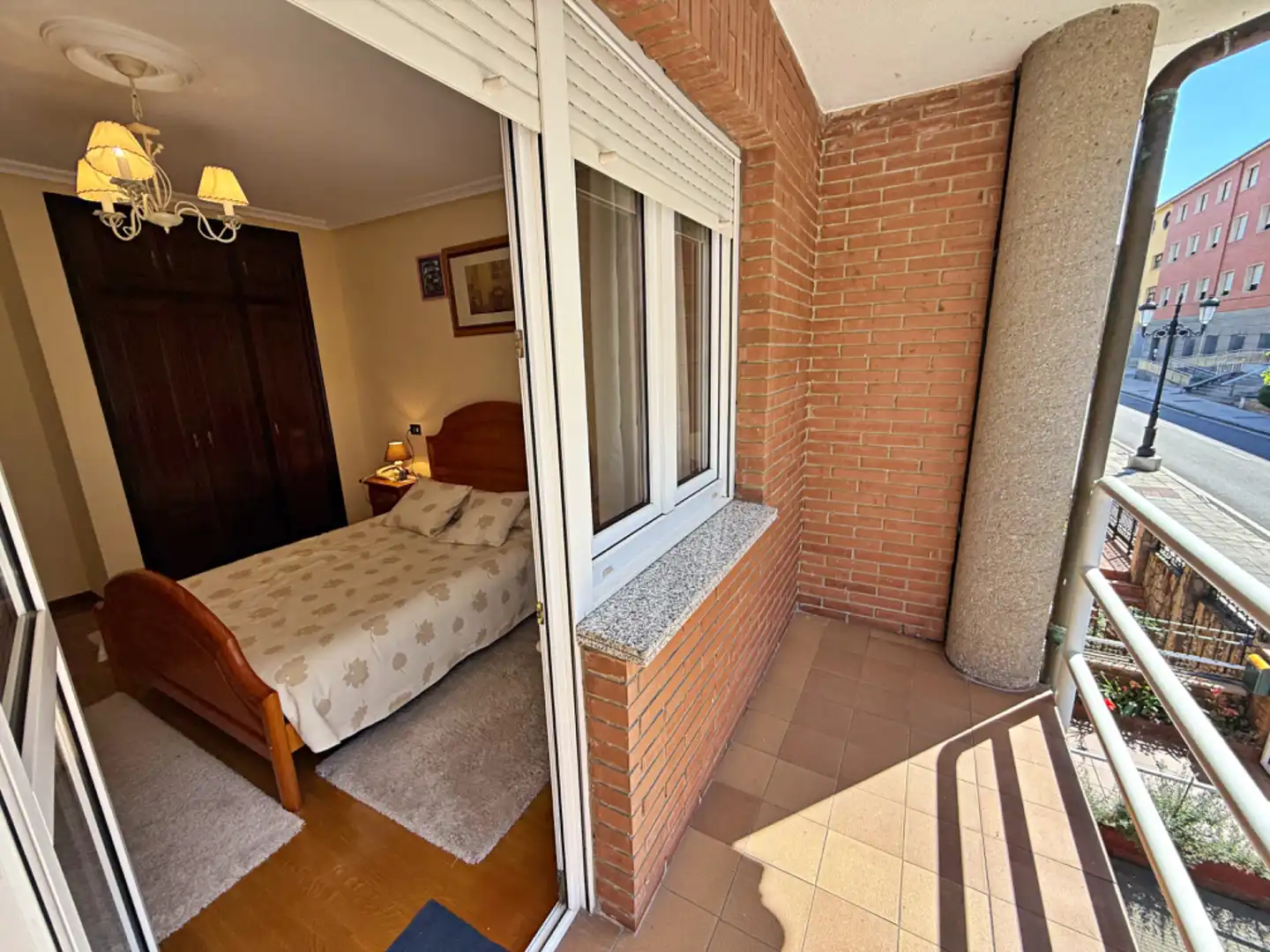 Habitación de Casa adosada en venta en Oviedo  con Calefacción, Jardín privado y Parquet