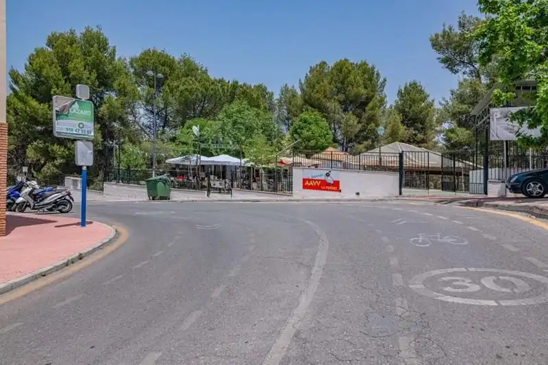 Vista exterior de Piso en venta en La Zubia con Amueblado
