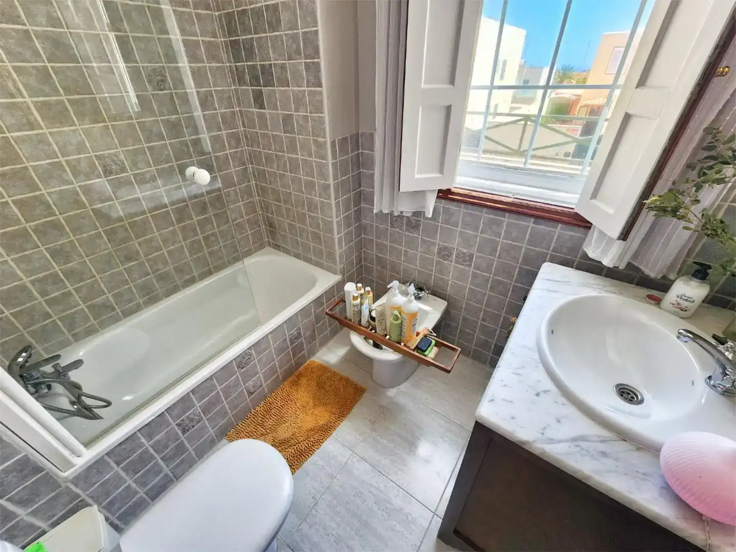 Baño de Piso en venta en Arona con Jardín privado, Trastero y Amueblado