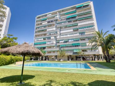 Pis amb piscina de lloguer a Carrer Anguila