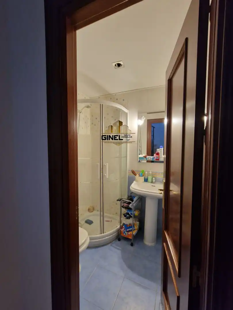 Baño de Casa adosada de alquiler en Jaén con Aire acondicionado, Calefacción y Terraza