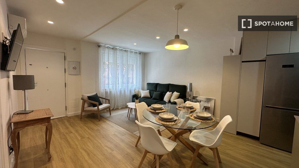 Sala d'estar de Pis de lloguer en  Madrid Capital amb Aire condicionat, Calefacció i Moblat