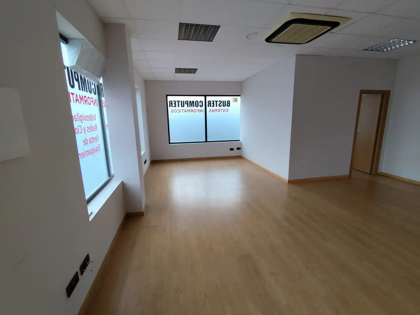 Office space to rent in Calle del Propano