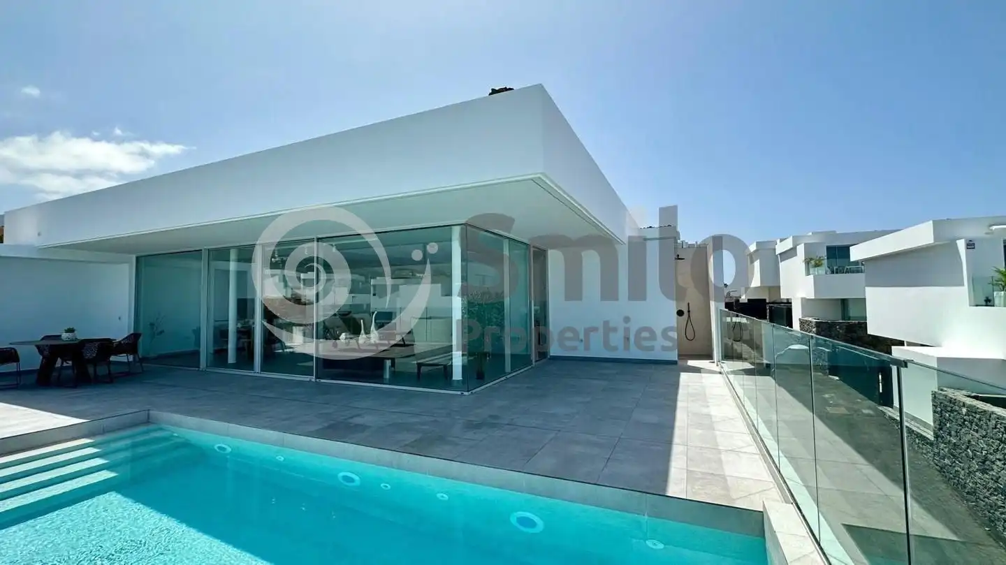 Casa con piscina en venta en Valito Sau 5