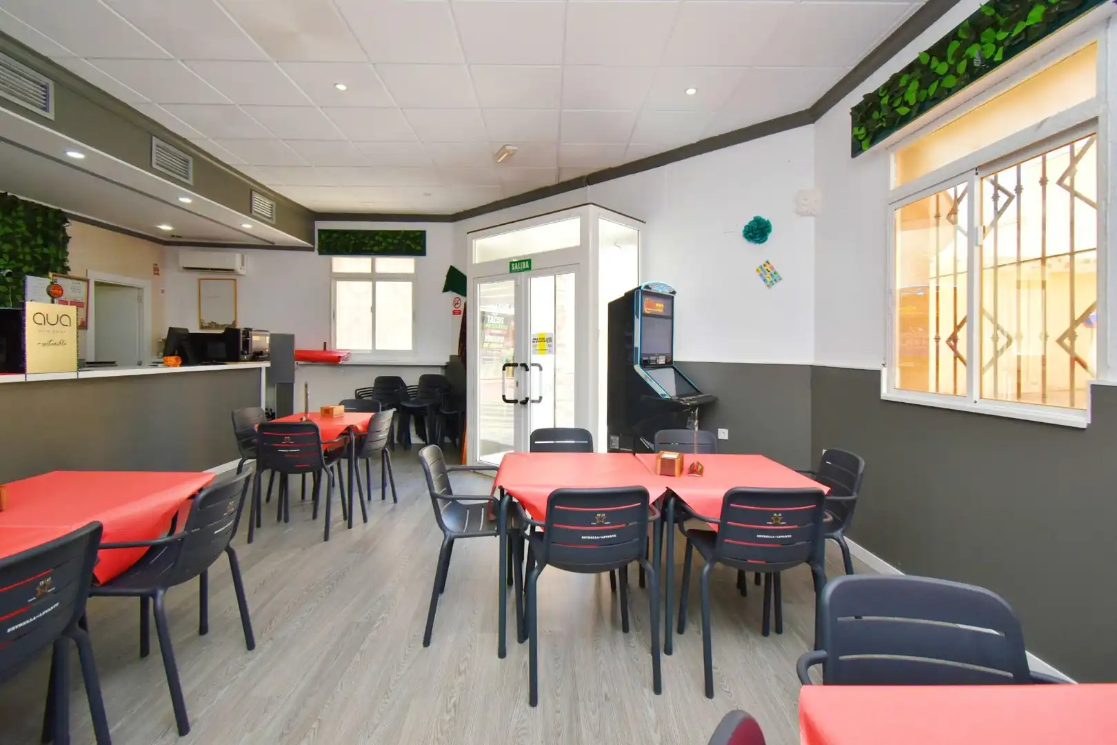 Local en venta en El Ejido con Aire acondicionado