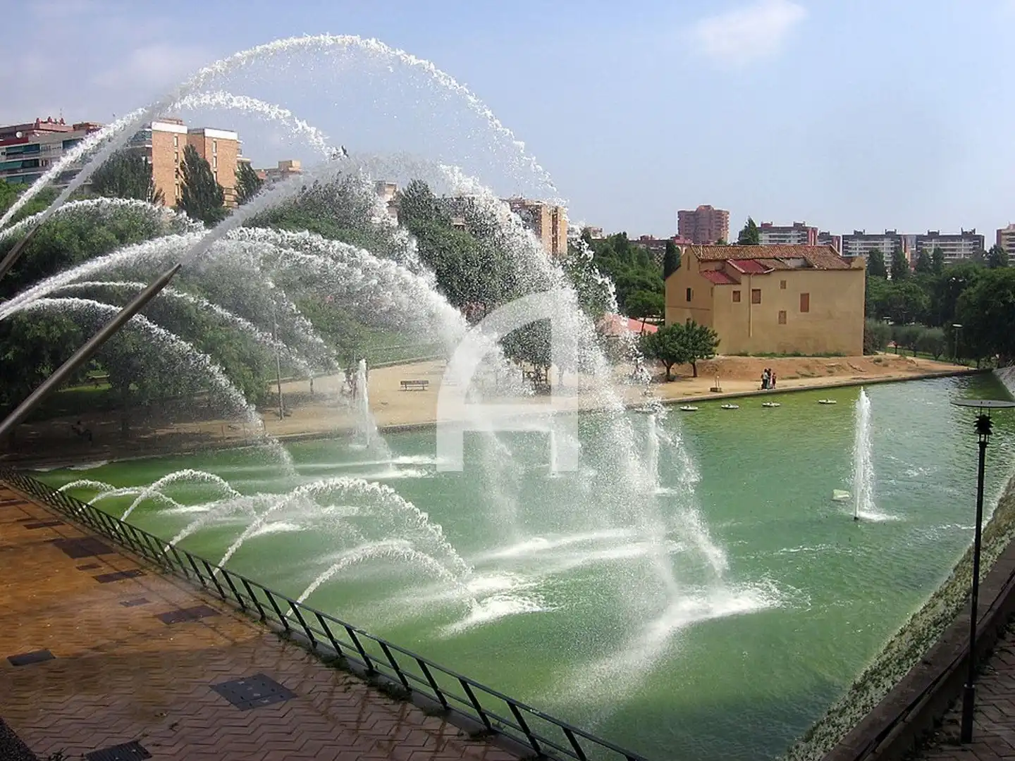 Außenansicht von Gebäude zum Verkauf in Barcelona