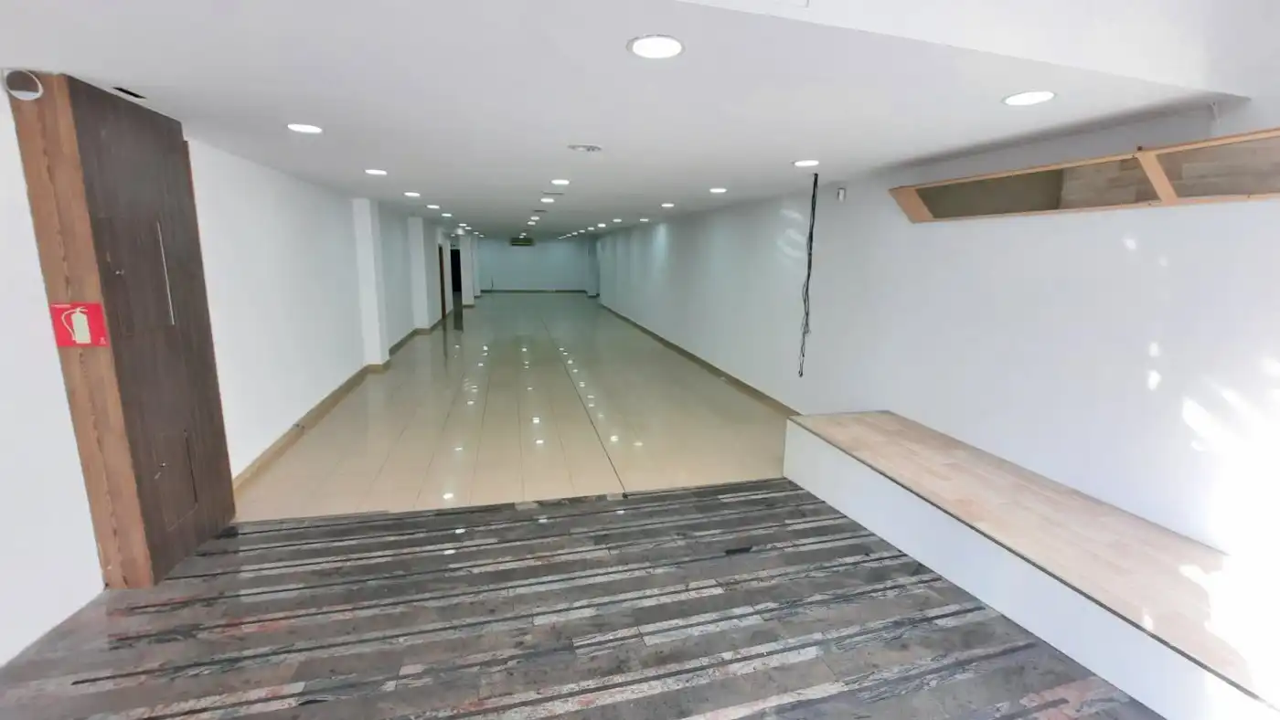 Local en venta en Ripollet