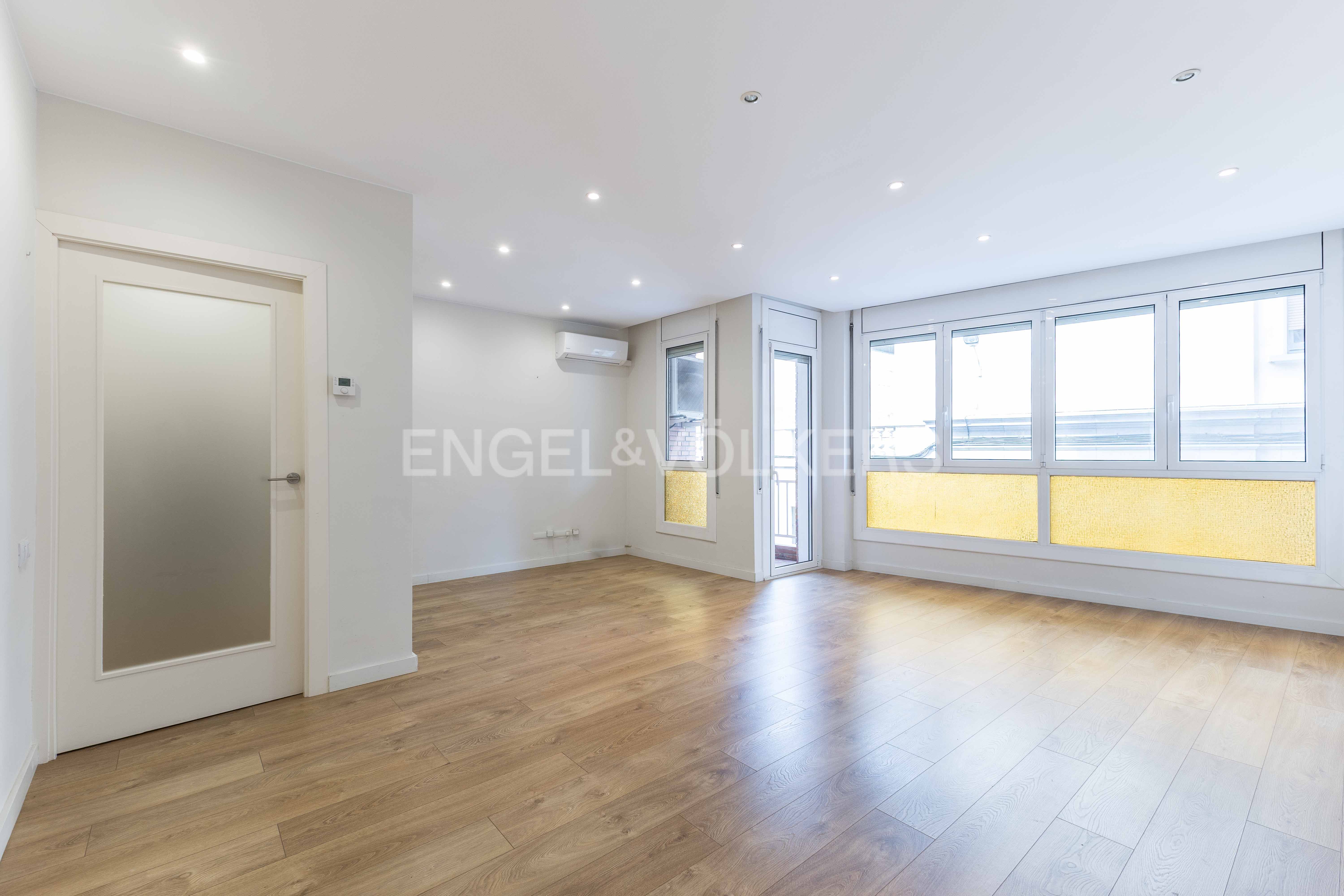 Sala d'estar de Apartament en venda en  Barcelona Capital amb Aire condicionat, Calefacció i Parquet
