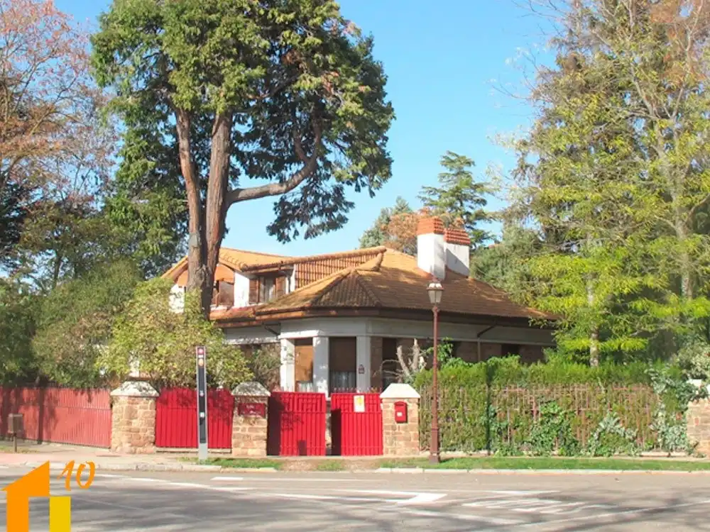 Vista exterior de Casa o xalet en venda en Burgos amb Calefacció, Jardí privat i Traster