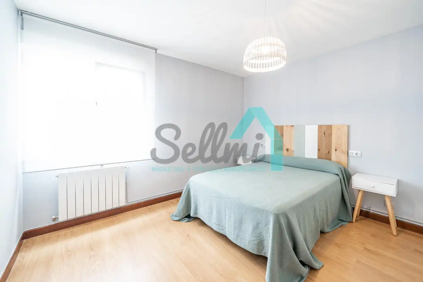 Bedroom of Flat for rent in Gijón   with Heating, Terrace and Furnished