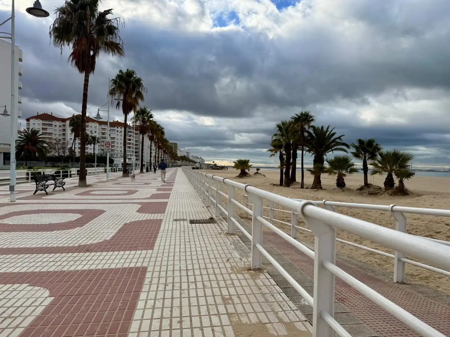 Vista exterior de Pis en venda en El Puerto de Santa María amb Aire condicionat, Calefacció i Jardí privat