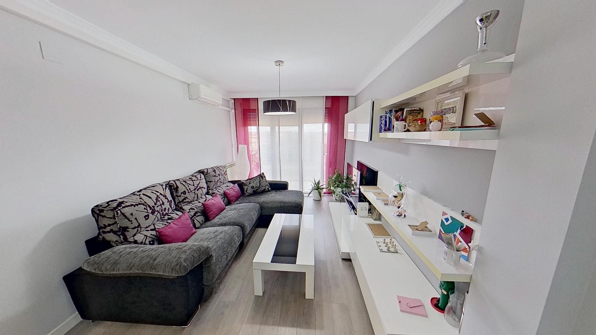 Sala d'estar de Pis en venda en  Albacete Capital amb Aire condicionat, Calefacció i Jardí privat