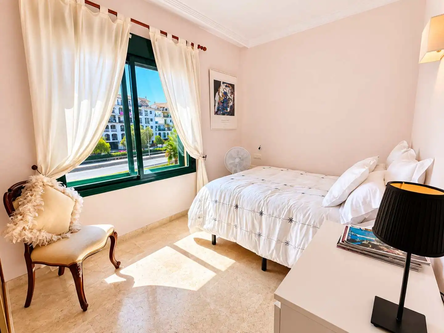 Habitación de Dúplex en venta en Manilva con Aire acondicionado, Calefacción y Terraza