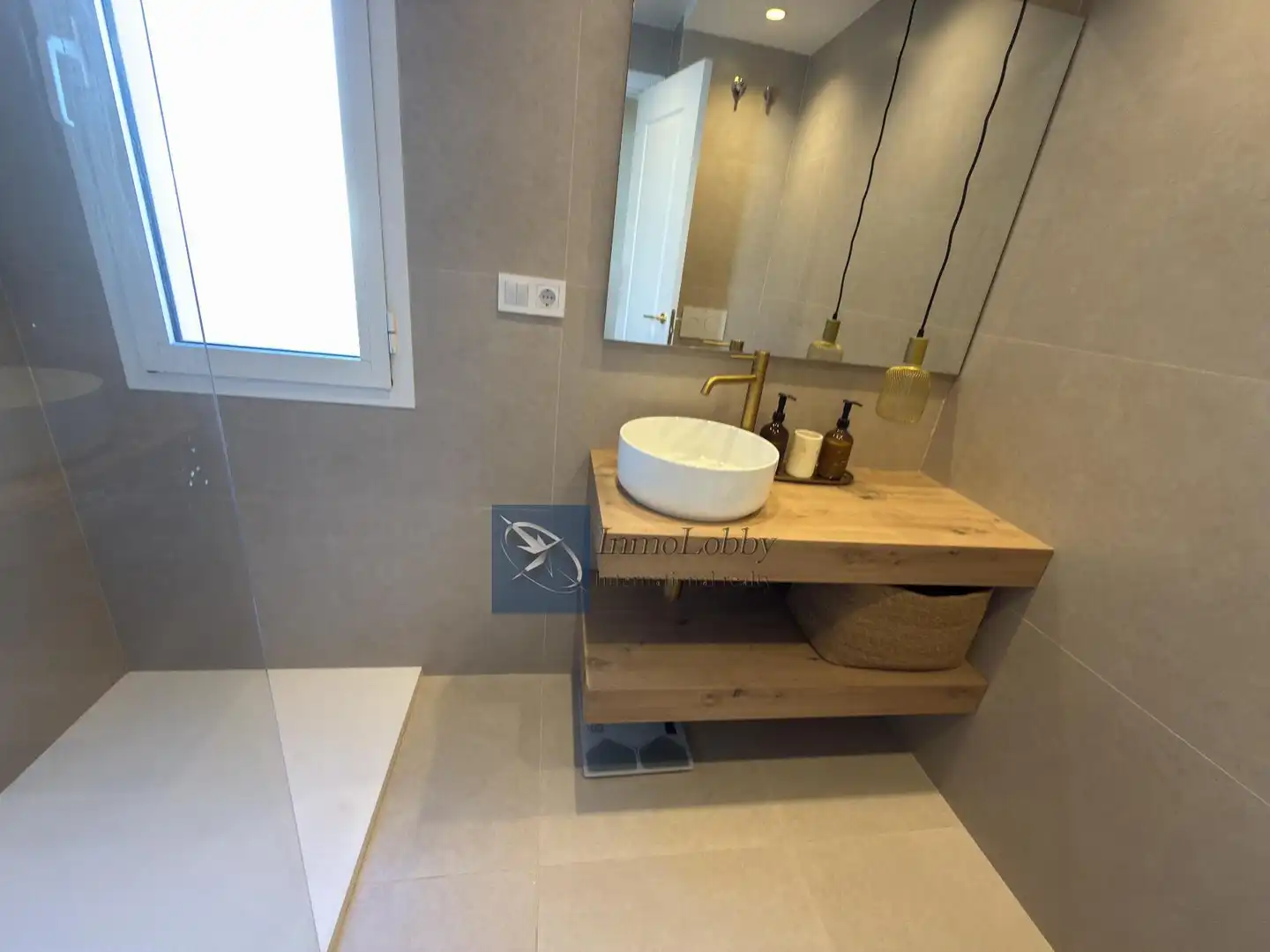 Bany de Apartament de lloguer en Castell d'Aro, Platja d'Aro i s'Agaró amb Aire condicionat, Calefacció i Terrassa