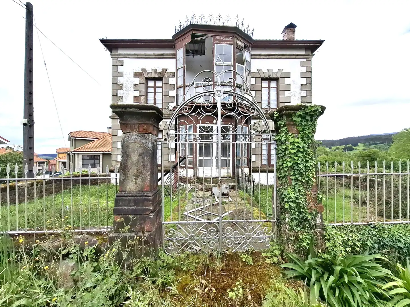 Vista exterior de Casa o xalet en venda en Reocín amb Jardí privat i Traster
