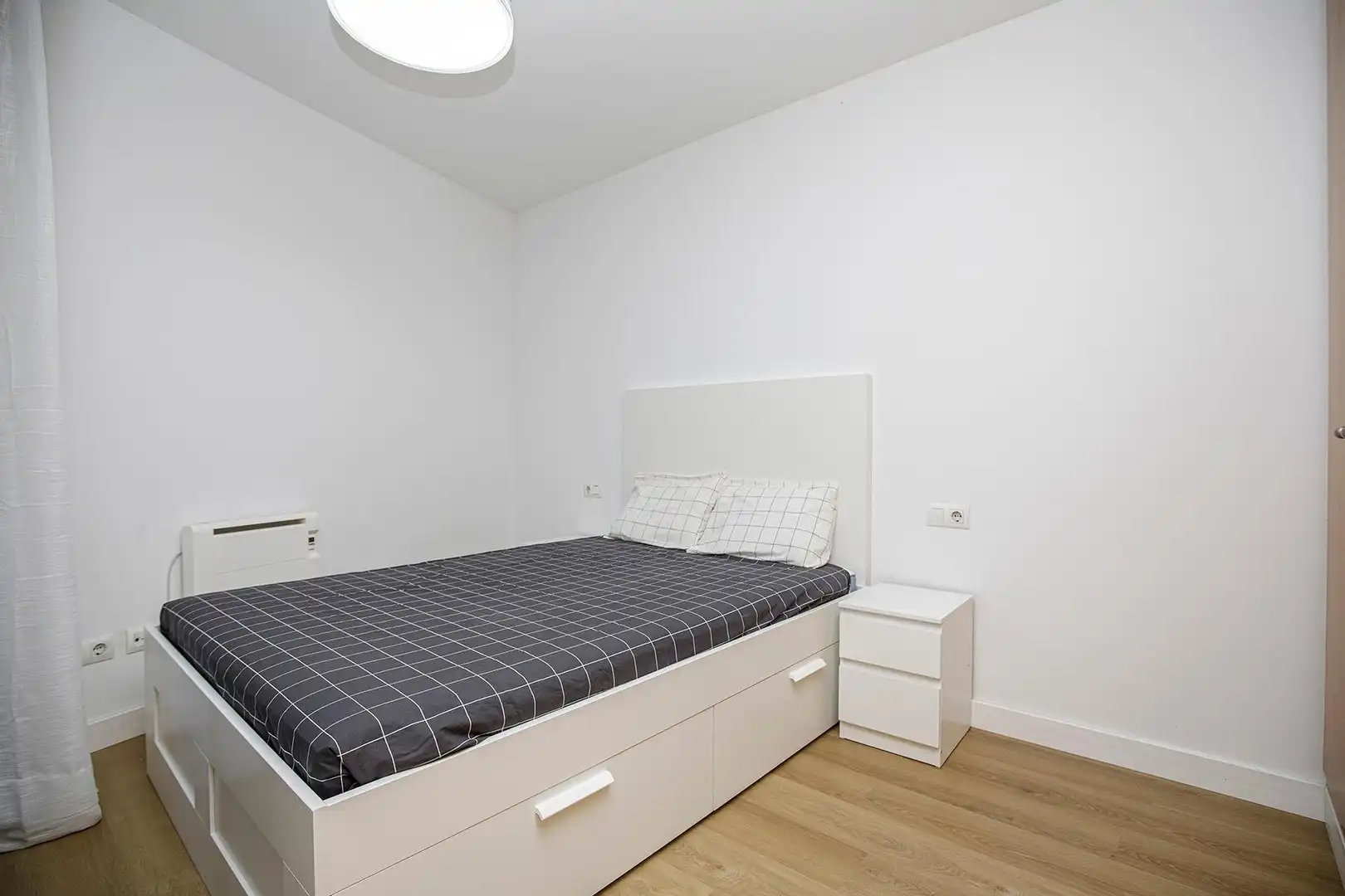 Dormitori de Apartament de lloguer en Girona amb Parquet