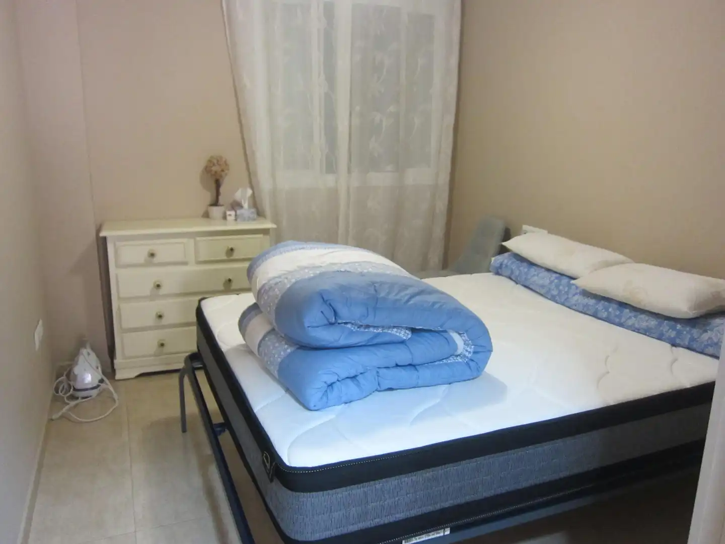 Habitación de Apartamento de alquiler en Moncofa con Terraza, Amueblado y Piscina comunitaria