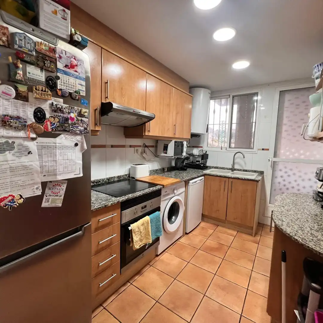 Küche von Einfamilien-Reihenhaus zum Verkauf in Chiva mit Heizung, Abstellraum und Balkon