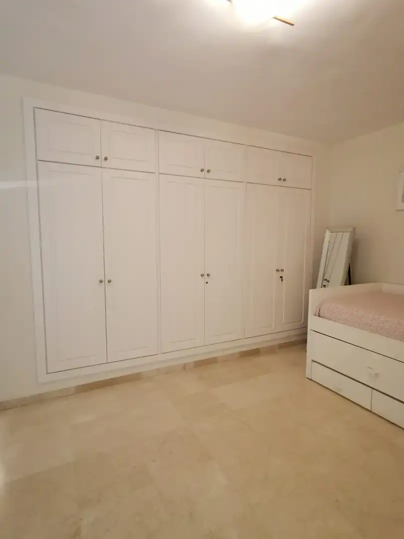 Habitación de Piso de alquiler en Marbella con Aire acondicionado, Terraza y Amueblado