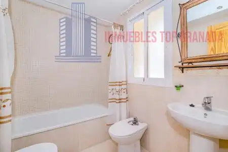 Bathroom of Flat for sale in Atarfe  with Heating