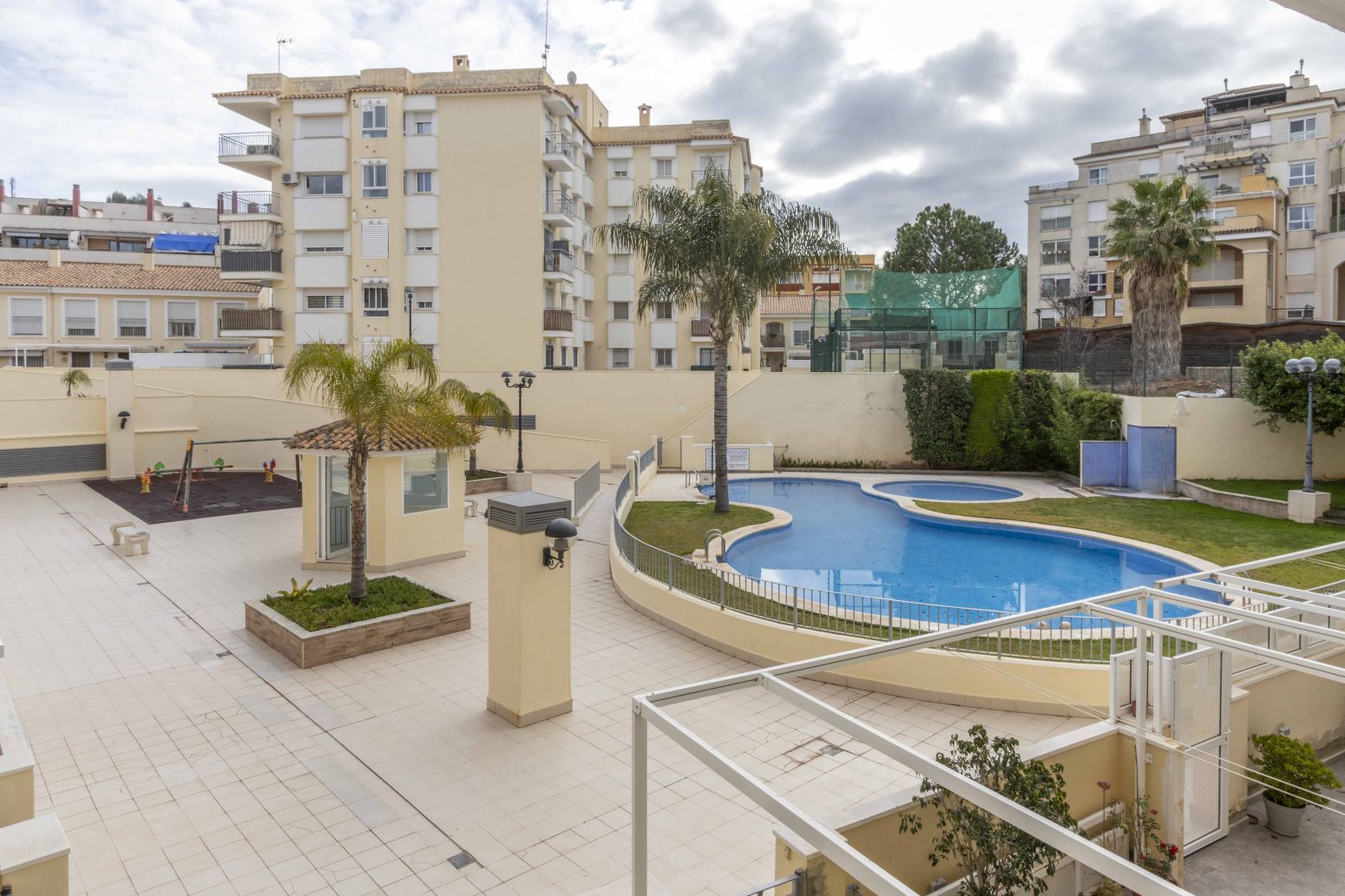 Piscina de Casa adosada en venta en Náquera con Calefacción, Jardín privado y Terraza