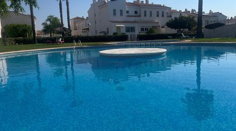 Espectacular adosado con ático, piscina comunitaria y garaje en LA NUCIA, MONTEBELLO