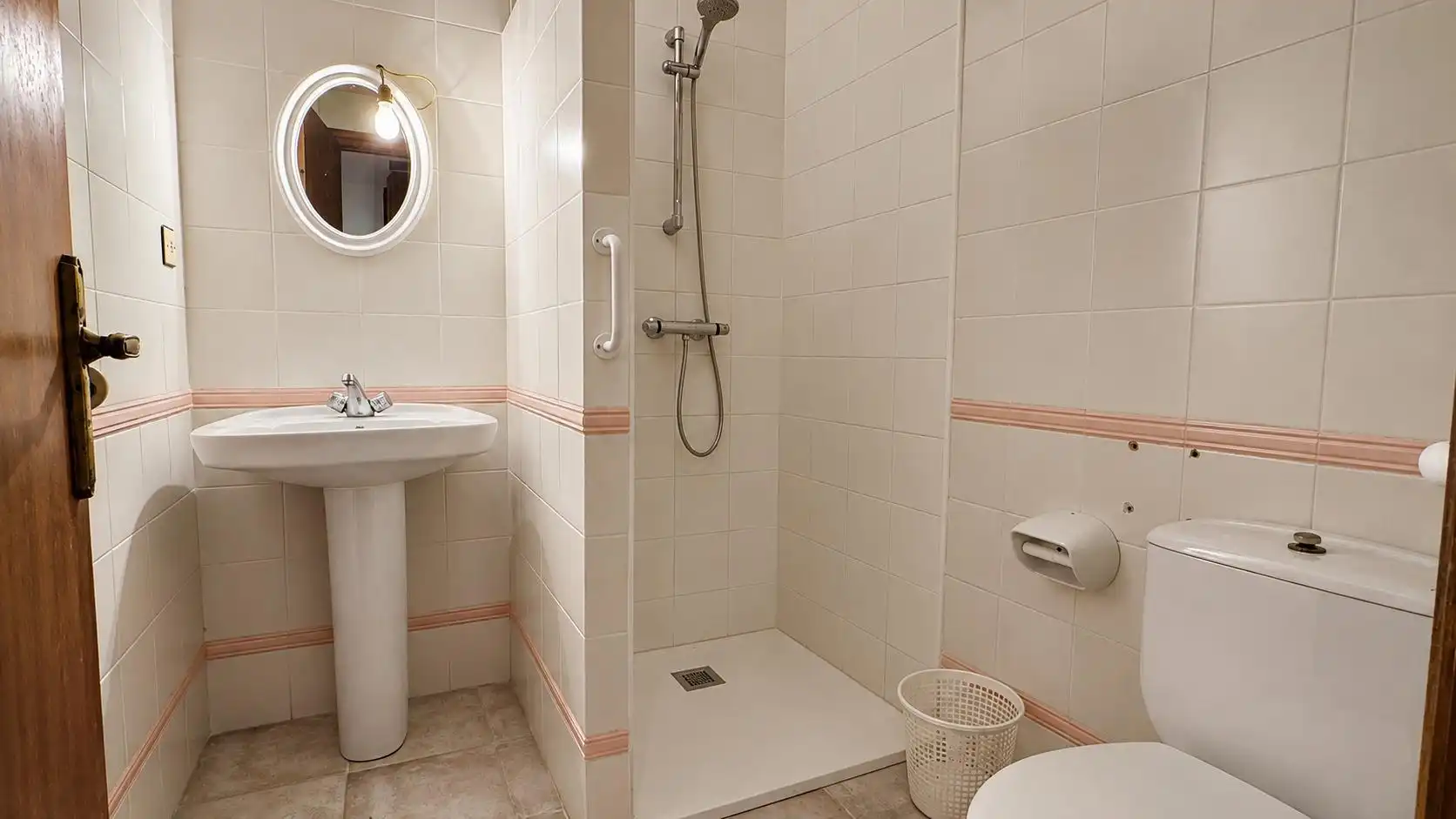 Baño de Piso en venta en Comillas (Cantabria) con Calefacción y Balcón