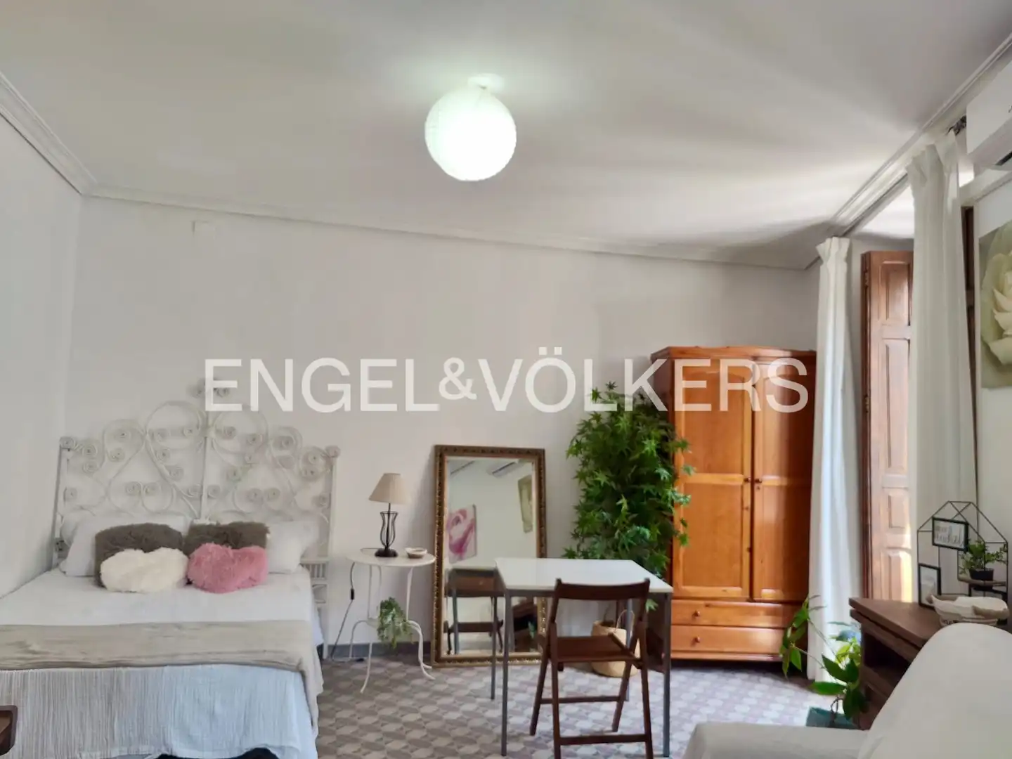 Habitación de Piso de alquiler en Valencia con Aire acondicionado, Calefacción y Balcón