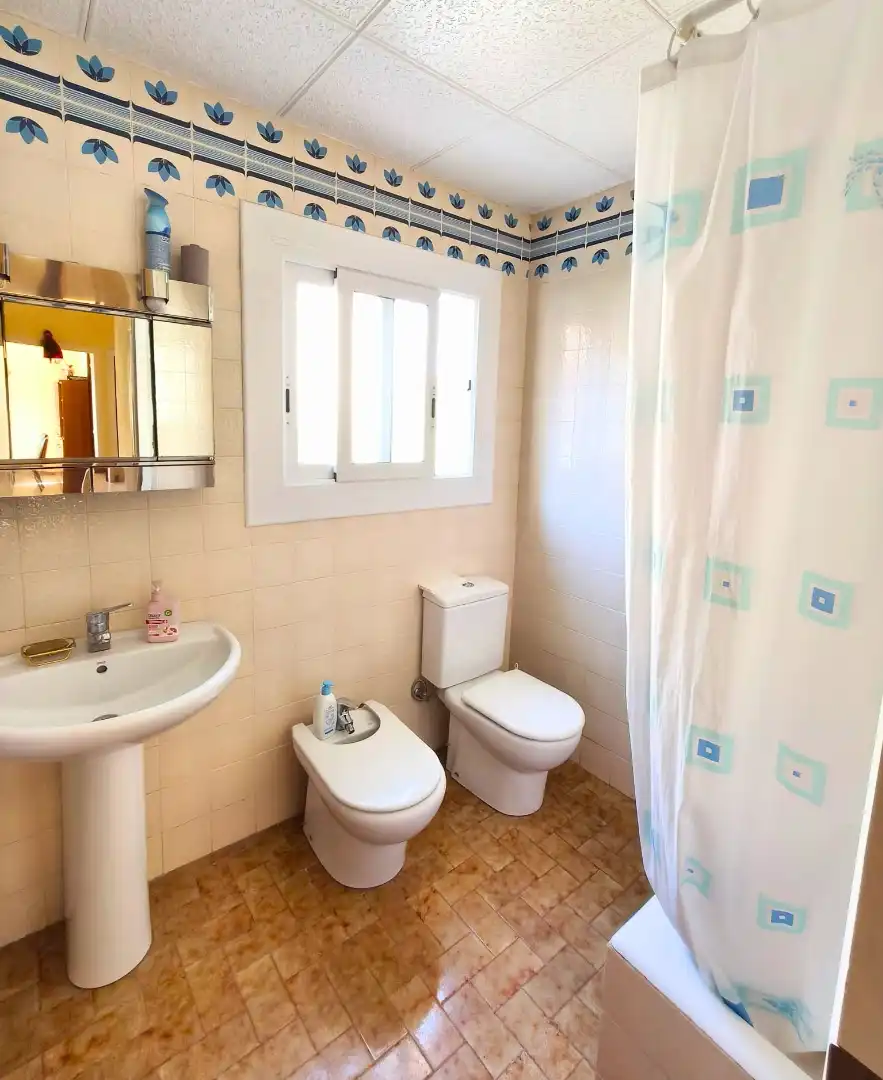Baño de Casa o chalet en venta en Vilanova i la Geltrú con Calefacción, Jardín privado y Terraza